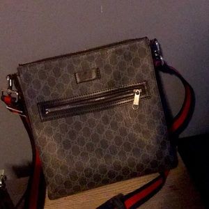 Used men’s Gucci bag, serious buyers only